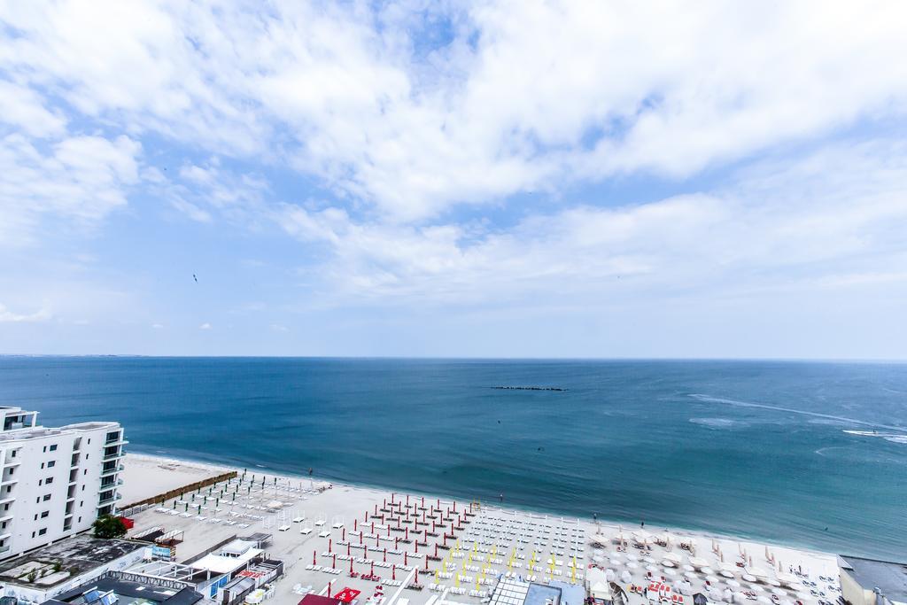 Riviera Hotel